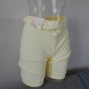 Vintage Underwear Ladies Pale Yellow Cotton Knickers with Factory Tag Underpants Medium/ Large