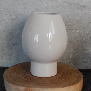 Jarrón de cerámica vintage estonio de color blanco crema. Jarrón grande. Jarrón decorativo de los años 80. Jarrón de diseño. Jarrón retro.