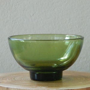Scandinavian Vintage pressed Glass bowl Design, Nanny Still, Riihimäen lasi Finland Glass
