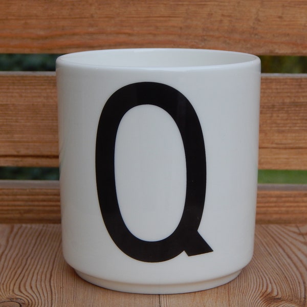 Design Letters Typography Arne Jacobsen Personal Porcelain cup – White Q Tableware