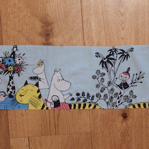 Tissu MOOMIN avec personnages 100 % coton Finlayson vintage Moomin utilisé, pièce 14,5 x 148 cm (5,7 x 58,3 po.)