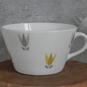 Vintage Gustavsberg LOTUS Gul cup Bibi Berger Made in Sweden and White Porcelain Scandinavian Design 1958-1970 s.