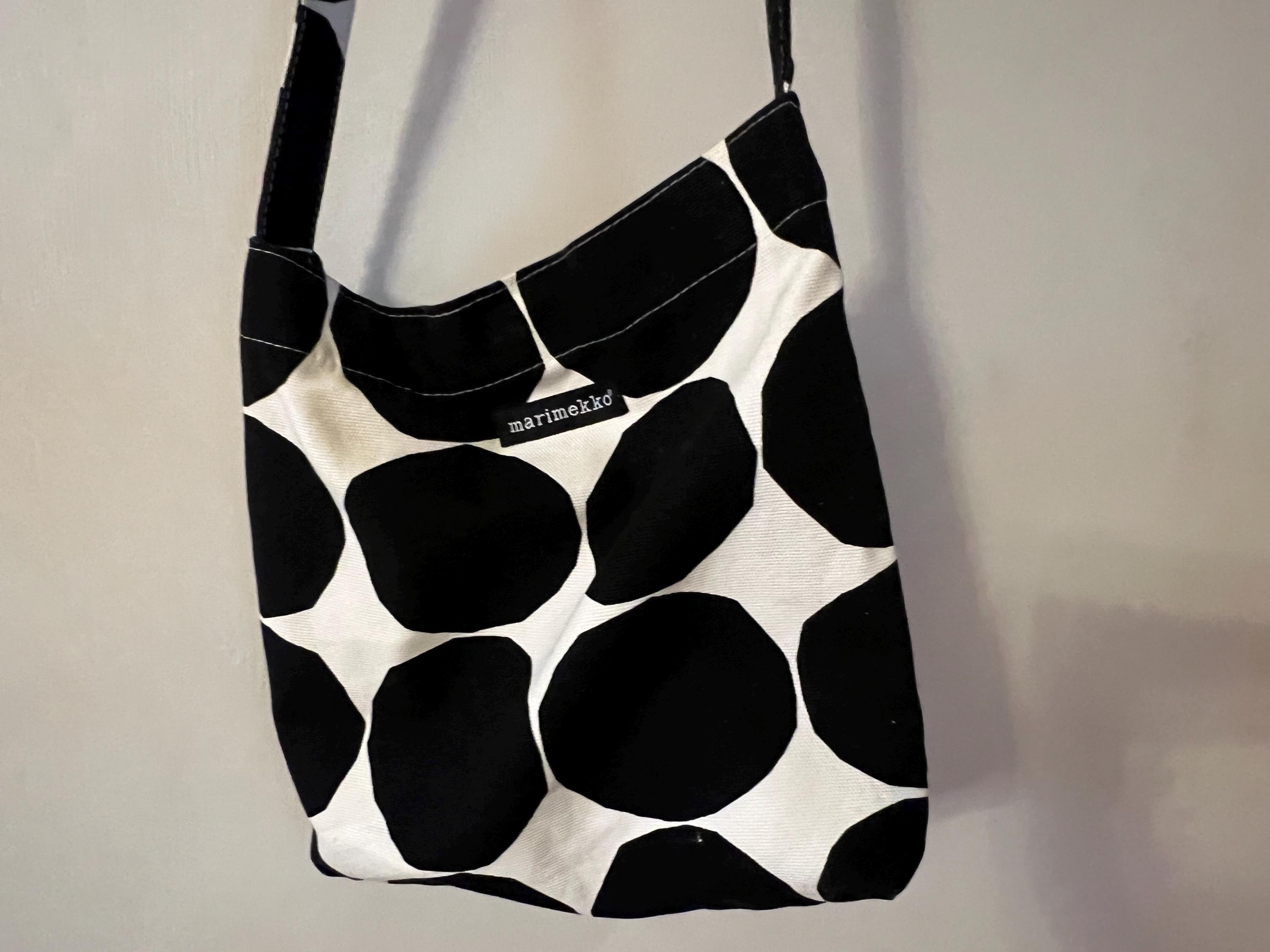 MARIMEKKO キベットキャンバス ショルダーバッグ 白黒キベット柄 綿100 