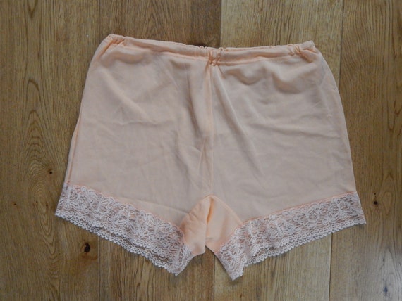 Size MEDIUM  Vintage Underwear Ladies Viscoze Kni… - image 3