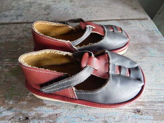 Vintage kids sandals from 1980s grey purple leath… - image 5