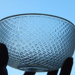Scandinavian Vintage pressed Glass bowl PAULIINA Design Kerttu Nurminen Nuutajärvi Värtsilä Finland Glass