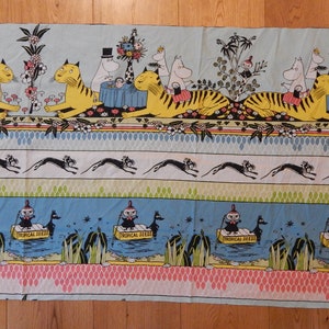 Tissu MOOMIN avec personnages 100 % coton Finlayson vintage Moomin d&#39;occasion tissu 60 x 148 cm (23,6 x 58,3 po.)