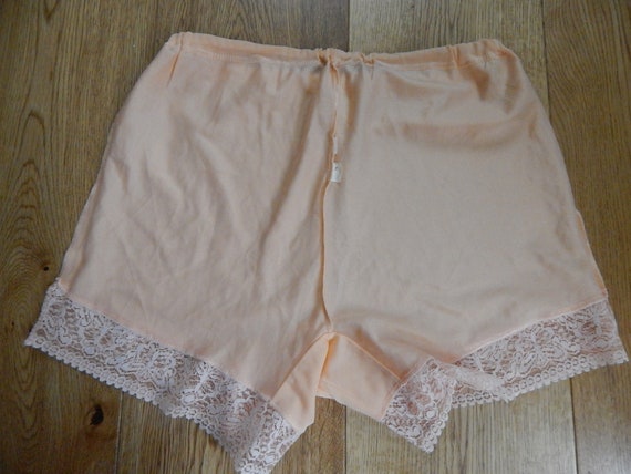 Size MEDIUM  Vintage Underwear Ladies Viscoze Kni… - image 2