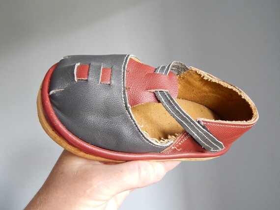 Vintage kids sandals from 1980s grey purple leath… - image 4