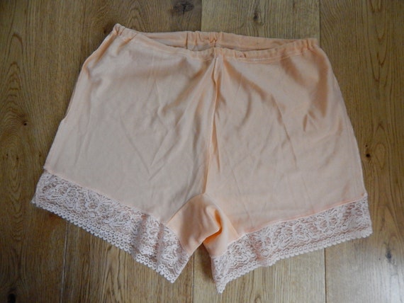 Size MEDIUM  Vintage Underwear Ladies Viscoze Kni… - image 10