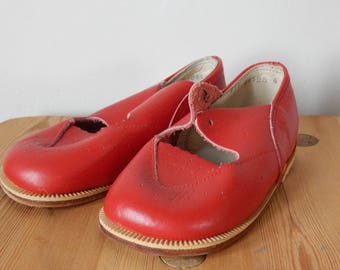 Porte-chaussures Vintage Années 80 Style Yaffa - Plastique Rouge - Capacité 9 Paires