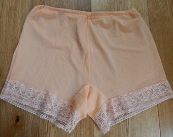 Size MEDIUM  Vintage Underwear Ladies Viscoze Knickers Made in  era 1960-s