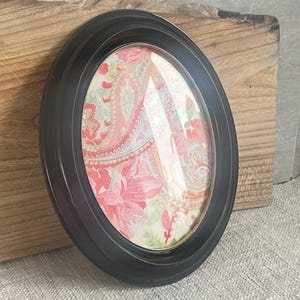 1 Vintage Picture Frame Oval Shape Antique Look Bakellite Plastic Decor Slightly Curved Convex Glass Cover Ghotic Home Decor 18,5 x 14,5 cm.