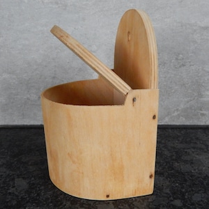 1 Vintage Salt Box Salt Cellar Rustic Wooden Salt Dish Kitchen decor Food Container Country Kitchen.