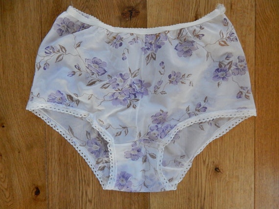 Size SMALL/ Medium Vintage Underwear Ladies Polyester Knickers Made in Era  1980-s -  Canada