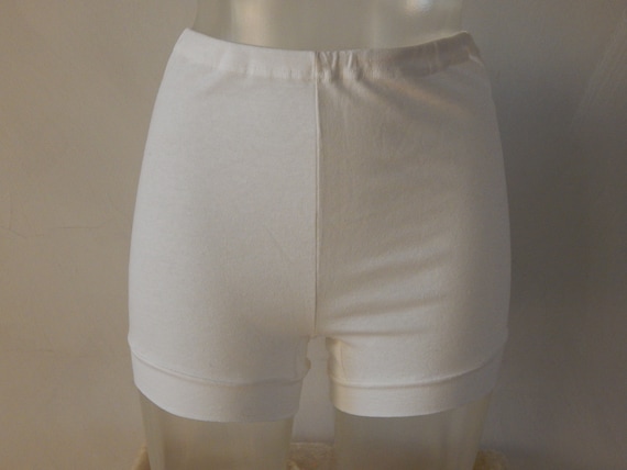 Manchas blancas en los calzoncillos sale