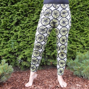 Marimekko "APPELSIINI" 1950 s Pattern Maija Isola Black and Gray and Green Trousers 3/4 Leg Capri Pants Ladies Size 40