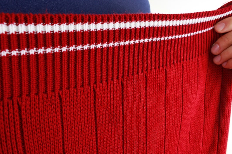 Red Knitted Men Sweater Knitted Jumper White Line Stripped Sweater Winter Vintage Long Sleeve Sweater Size Large