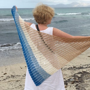 Crocheted triangular scarf &quot;Mallorca&quot;