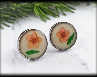 Stud earrings with Real dried flowers, Dried flower resin earrings, Pressed flower jewelry,