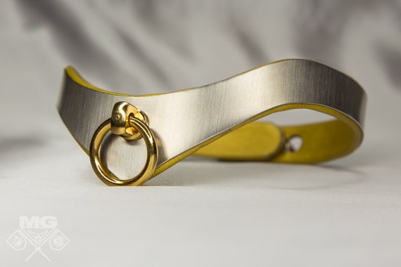 Halsband Edelstahl abschliebar BDSM Edelstahlhalsband Halskorsett Halsreif  Lederfutter vergoldet Ring der O Sklavenhalsband Zofe Sklavin - Etsy Schweiz