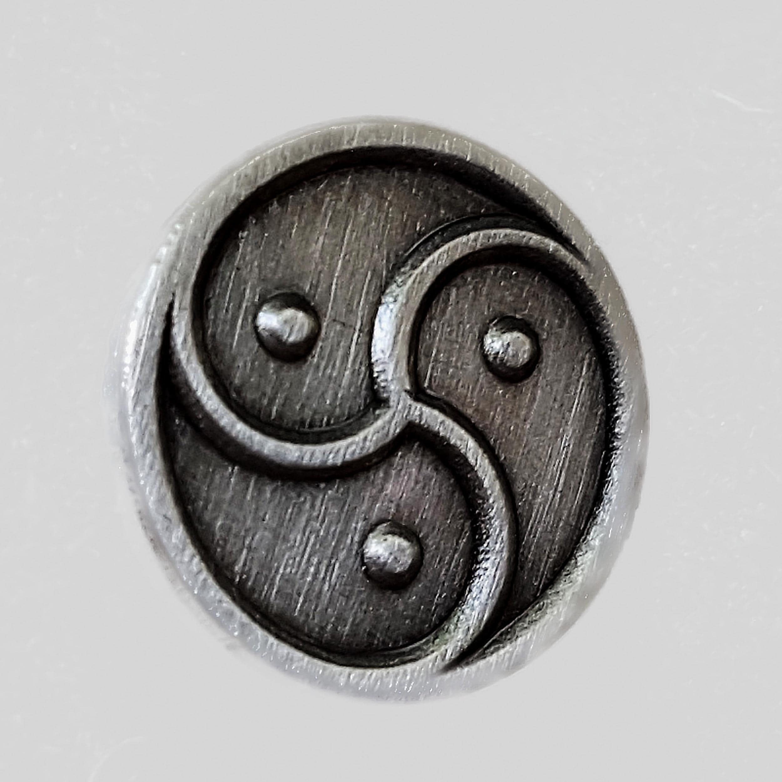 Анал порно қолмен жопа