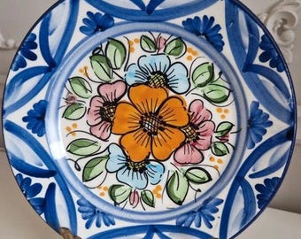 Plato decorativo vintage pintado a mano por Hnos. Martínez, S.L. - Decoración de pared de cerámica de arte popular español - Estilo Talavera - Cerámica española