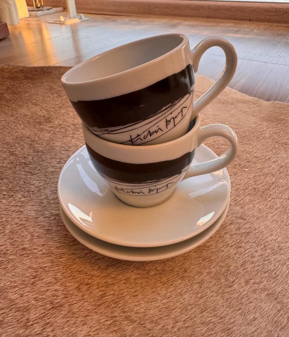 Vintage IKEA 365+ Espresso-Tassen und Untertassen, entworfen von Susan Pryke, mit einem unverwechselbaren handbemalten, schwarzen Kritzel-Design
