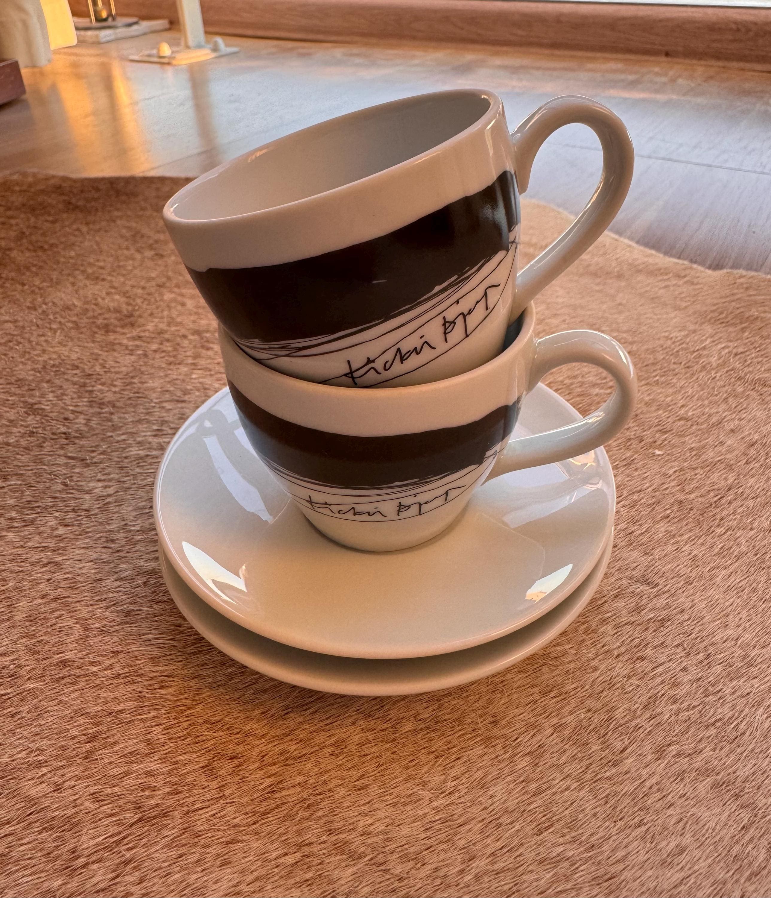 Vintage IKEA 365+ Espresso-Tassen und Untertassen, entworfen von Susan Pryke, mit einem unverwechselbaren handbemalten, schwarzen Kritzel-Design