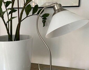 廃盤レアー　希少　IKEA KROBY フロアスタンド ホワイト　クロム Ikea Kroby Lamp Milk Glass Shade and Chrome Stainless Steel Base