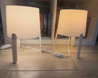 Set di 2 lampade da notte vintage Ikea Tvars, lampade da tavolo moderne scandinave, lampade minimaliste per lo spazio.
