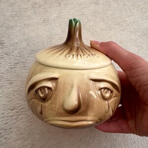 Crying Onion lidded face pot, Made in England SylvaC 4756