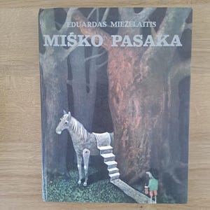 Cuentos antiguos de los años 80, cuentos del bosque, libro lituano para niños, cuentos tradicionales lituanos, &quot;Un cuento de hadas del bosque&quot;, cuentos populares nostálgicos.