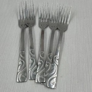 Set of 5 Vintage Oneida Stanhope Salad/ Cake / Dessert Forks