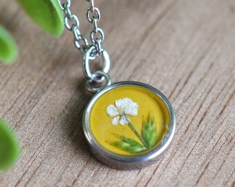 Wildflower Necklace, Tiny Necklace, Circle Necklace, Real Pressed Flower Necklace, Dainty, Preserved Flower, Dried Flower, Gifts for Her