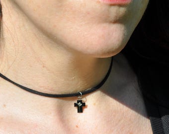 Real Pressed Flower Necklace/ Queen Annes Lace/ 90&#39;s/ Tiny Cross Choker Necklace/ Dried Flower Necklace/ Cute Choker/ Cross Necklace/ Y2K