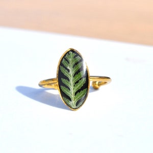 Pressed Flower Ring, Flower Ring, Fern Ring, Nature Ring, Gold Ring, Wildflower Ring, Botanical Ring, Leaf Ring, Gold Marquise Ring, Cool