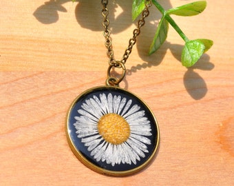 Real Pressed Flower Necklace/ Wild Daisy/ Wildflower Necklace/ Dried Flower Necklace/ Pressed Flower Necklace/ Fleabane/ Black