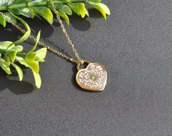 Heart Necklace, Wildflower Necklace, Gold Plated Heart Necklace, Real Pressed Flower Necklace, 90's Necklace, Dried Flower Necklace