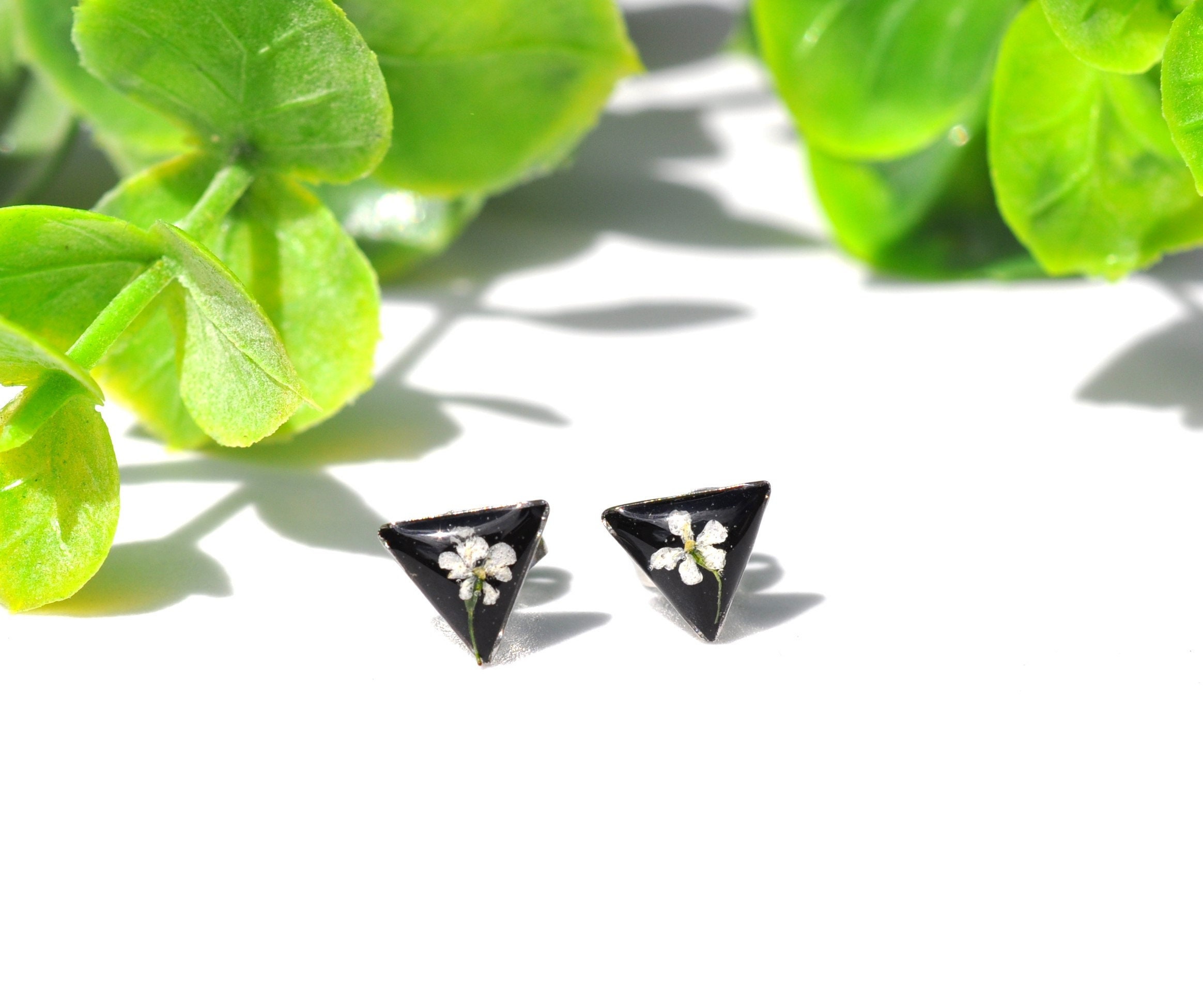 Pendientes de flores prensadas, pendientes de flores prensadas, joyas de flores, pendientes de encaje de la reina Ana, pendientes de flores, pendientes triangulares, pendientes pequeños, lindos