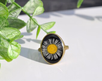 Pressed Flower Ring, Flower Ring, Wild Daisy Ring, Black Ring, Bronze Ring, Wildflower Ring, Pressed Flower Ring, Real Flower Ring