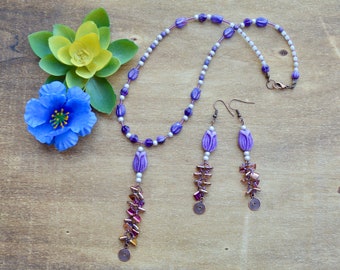Parure de bijoux boho avec collier et boucles d'oreilles en perles de tulipe violette - collier de fleurs - bijoux faits main - cadeau pour elle - cadeau bijoux