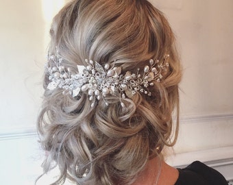 Enredadera de perlas y cristales para el cabello de novia: tocado de novia plateado