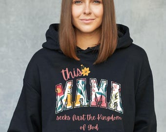 Detta citat från Mamma Skriften: Söker först Guds rike, klädd i styrka, finner frid i Guds löften, vet att Gud är tillräcklig.