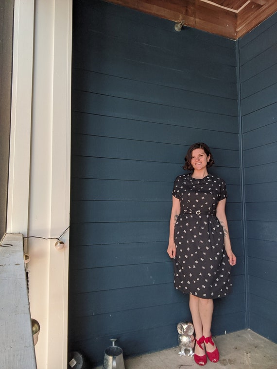 1950s Novelty Print Wiggle Dress