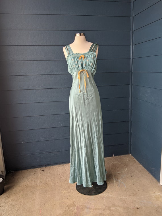 Vintage 1930s/40s Embroidered Silk Nightgown