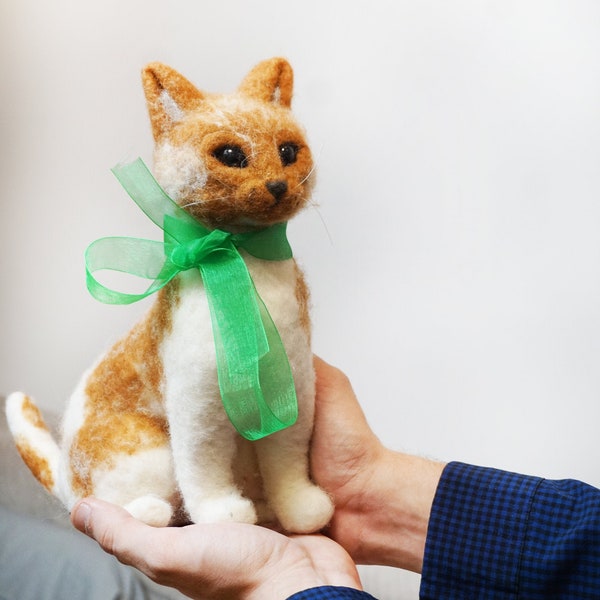 Naald vilten rode kat portret figuur Wit grijze kat ornament cadeau Kitten decor naaldvilt dierlijke xmas gift van Kerstmis voor moeder