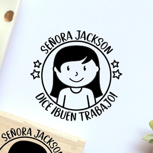 Personalisierter Spanisch Lehrer Stempel | Personalisiertes Geschenk mit Frisuren- und Accessoireauswahl