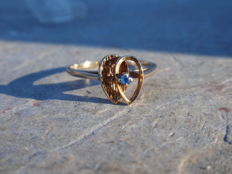 Heart Shape Blue Spinel Ring 10k September Birthstone 1970s Womens Yellow Gold Ladies Promise Free Form Sapphire Cobalt Cornflower