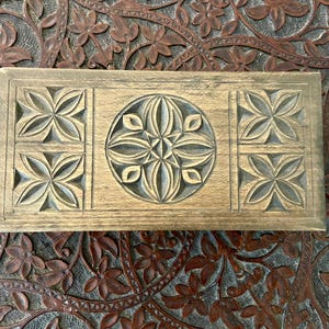 FRENCH ANTIQUE / Vintage hand carved box / trinket box / pencil box / treasure box or jewellery box